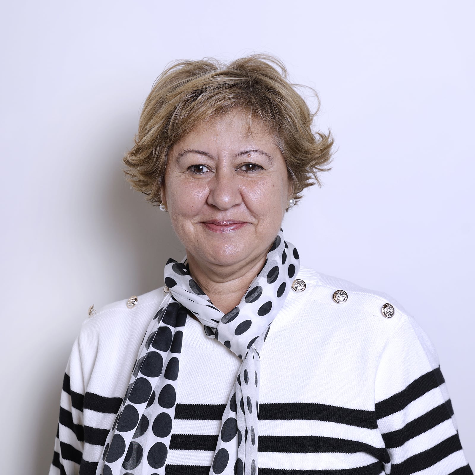 Dª MARÍA R. GARCÍA DÍAZ